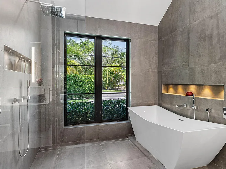 1275 N Swinton Ave — Photo 43