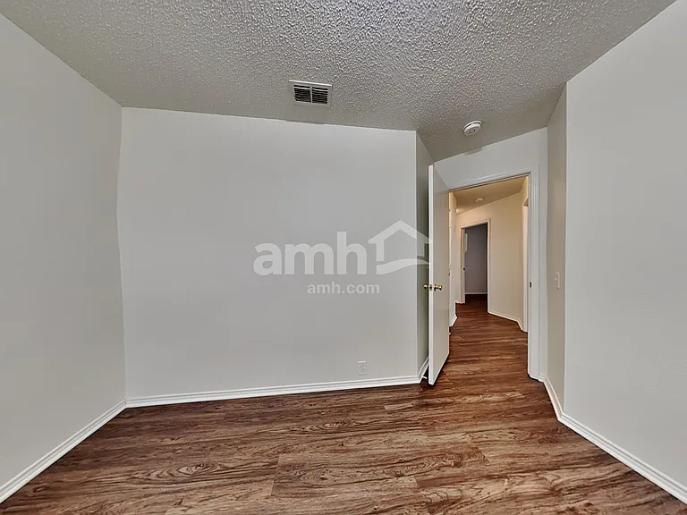 8520 Auburn Dr — Photo 13
