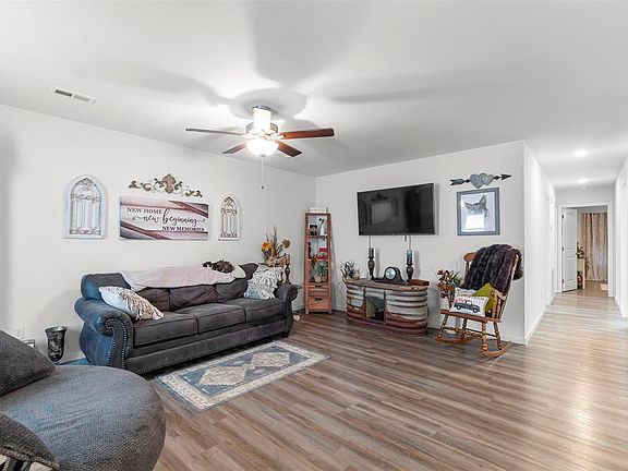 3rd image of 260 Southview Dr