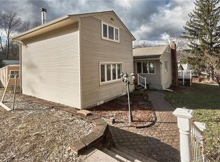 21 Broadview Dr, Greenwood Lake, NY 10925