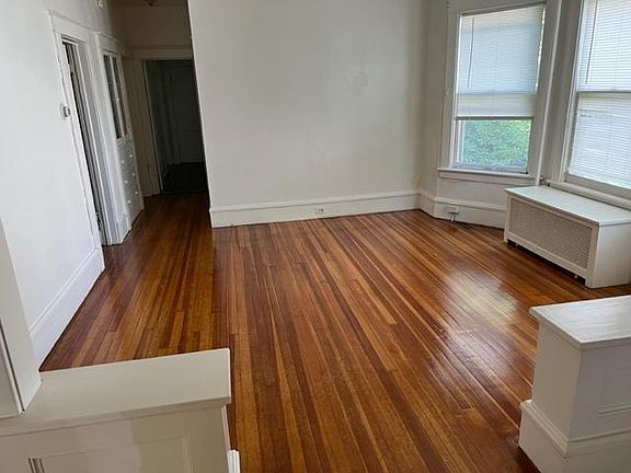 3rd image of 18 Moore St APT 1