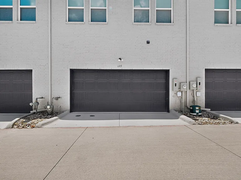 605 Friendswood Dr — Photo 28