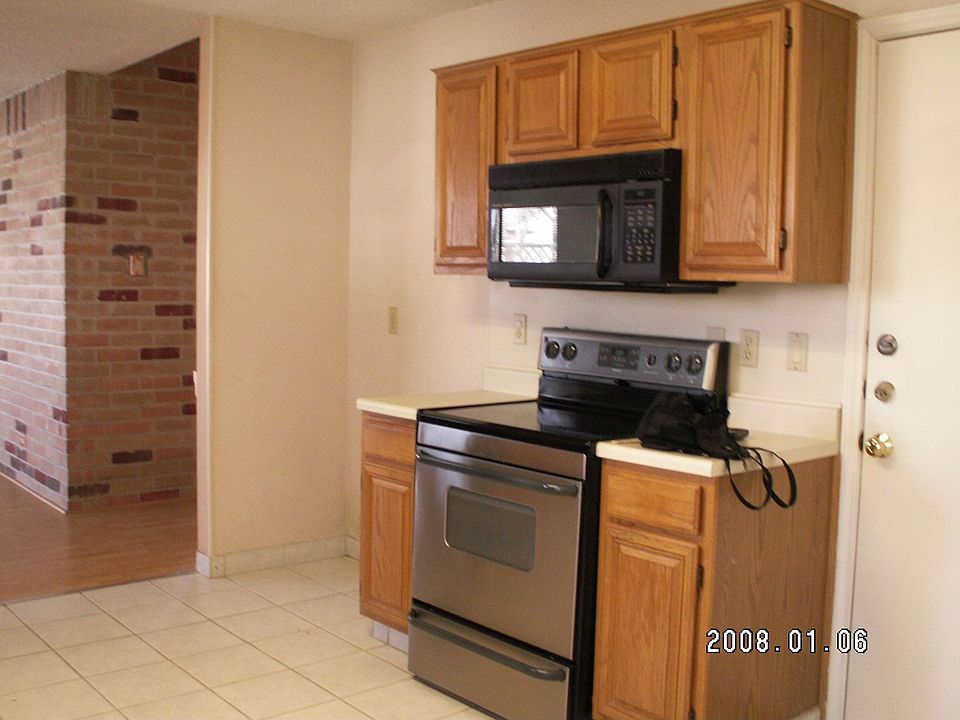 lg kitchen,tile floor