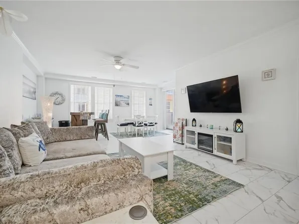 3738 Sandpiper Rd APT 122B, Virginia Beach, VA 23456
