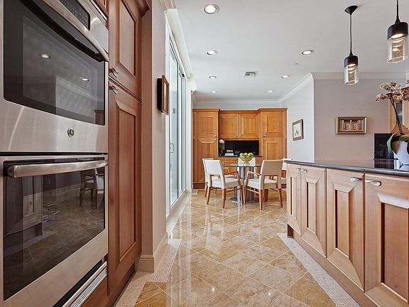 4th image of 20155 NE 38th Ct APT 2101