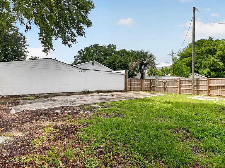 2116 Commander Rd — Photo 28