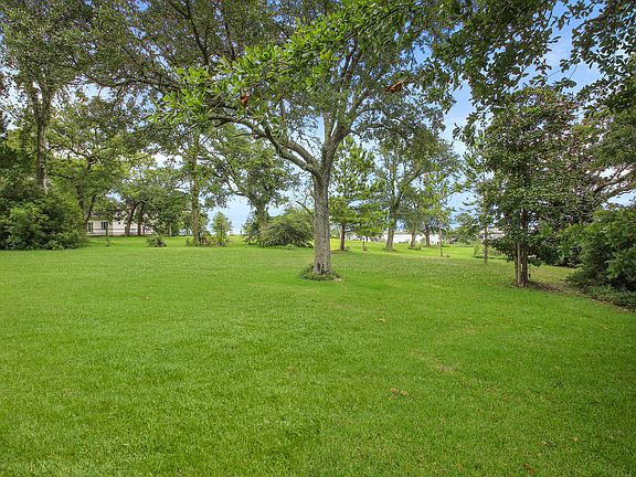 5th image of 188 Fournier Ave