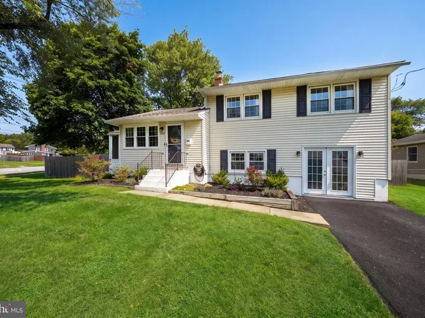 1412 Oak Hill Dr, Wilmington, DE 19805