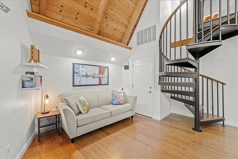 3 bed, 2.0 bath, 1620 sqft, $4,200 — Photo 4