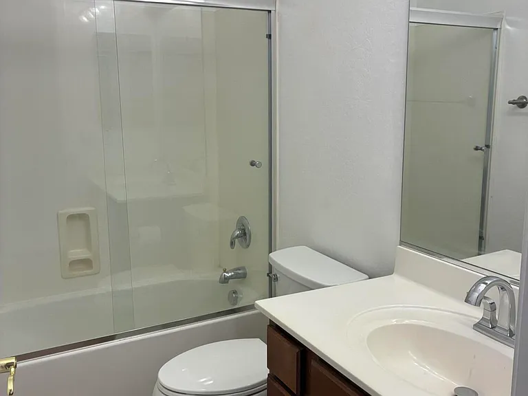 2741 W Redwood Ln — Photo 11