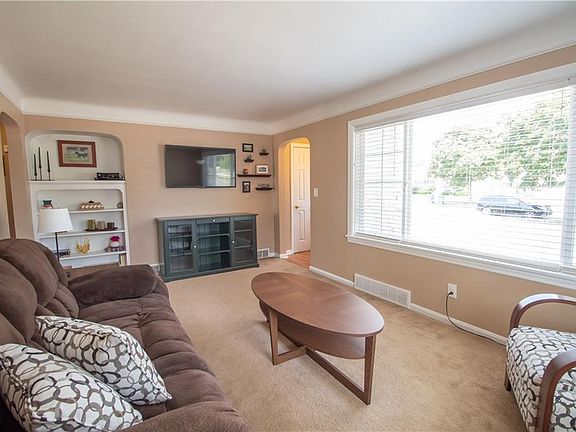 4th image of 6694 Commonwealth Blvd