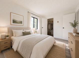 204 Michigan Ave #102, Pt Edward, ON N7V1E8