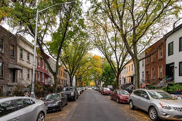 Rented by The InHouse Group | media 18