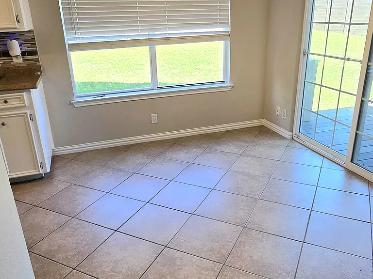 1701 Brokenshoe Dr — Photo 4