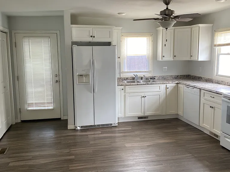 26 Center Cir — Photo 2
