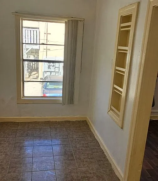 2651 S Manhattan Pl — Photo 4