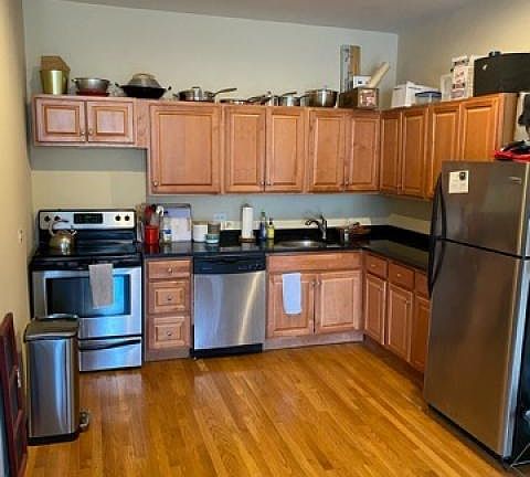 2nd image of 609 W Belmont Ave #305