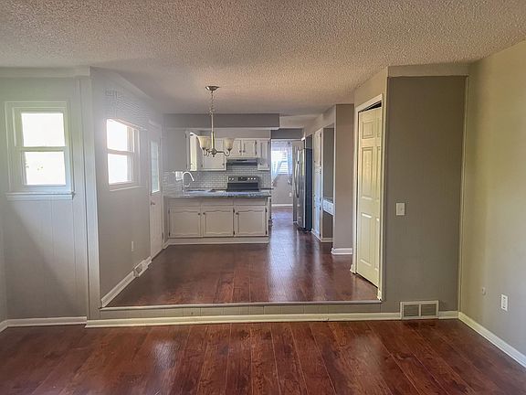 4th image of 6424 Silverleaf Ave