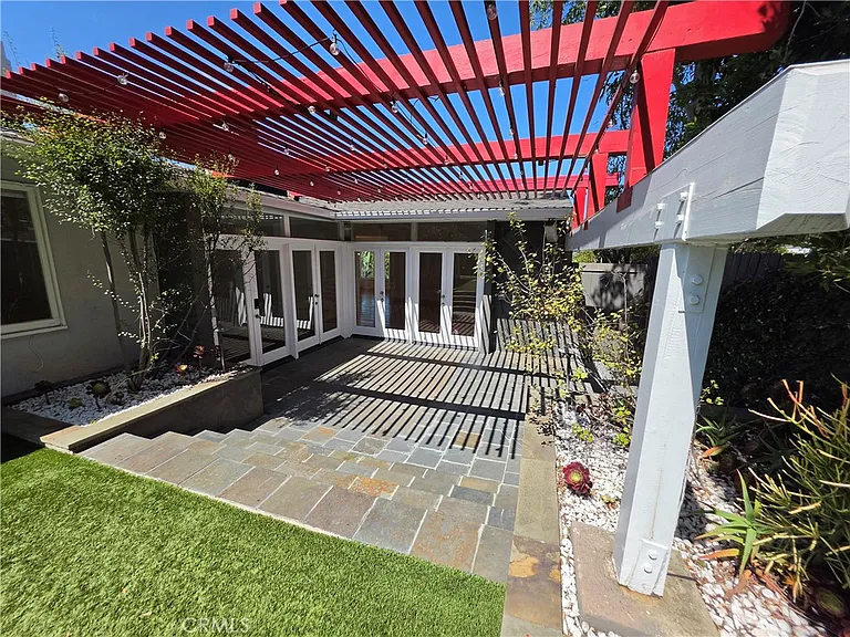 310 S Thurston Ave — Photo 50