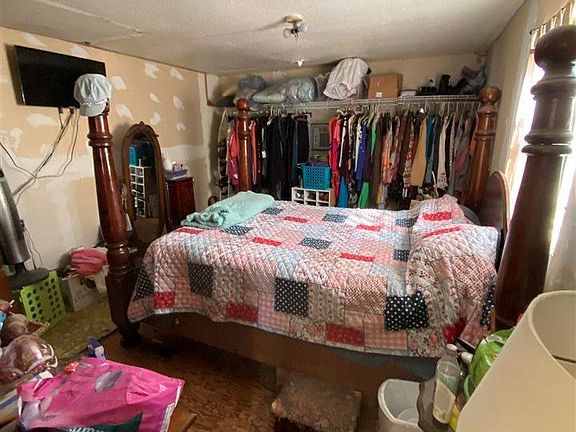 2nd image of 501 Meadowbrook Ln