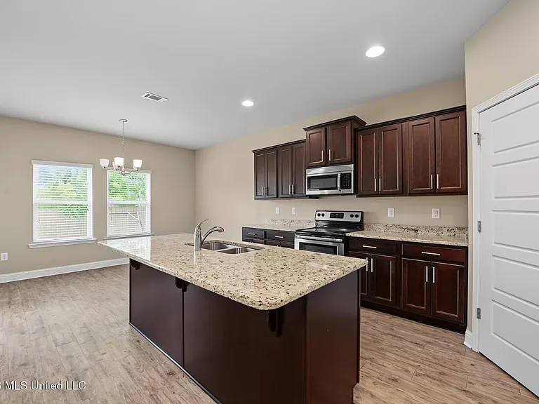 14894 Calcutta Dr — Photo 6