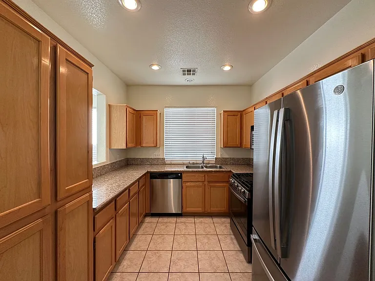 1109 Milpas Ln — Photo 5