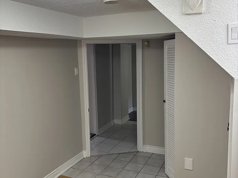 41 Deerhurst Ave — Photo 6