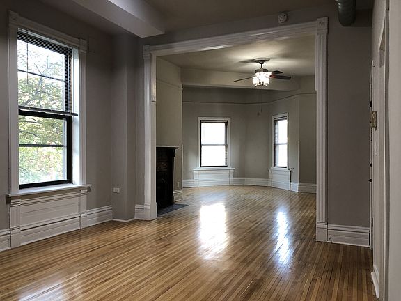 4th image of 858 N Wood St APT 2F