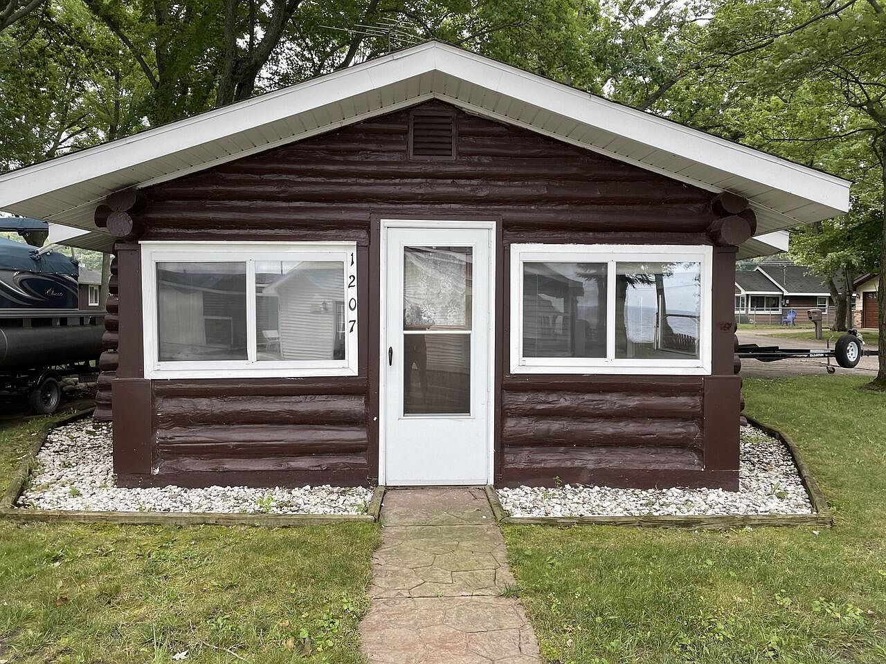 1207 Houghton View Rd, Houghton Lake, MI 48629 Zillow