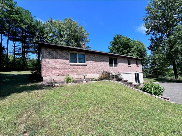 100 Tower Rd, New Ringgold, PA 17960