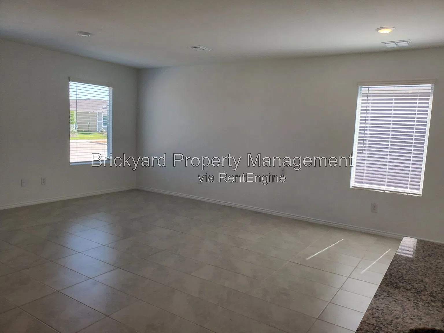 3 bed, 2.0 bath, 1018 sqft, $1,550 — Photo 3