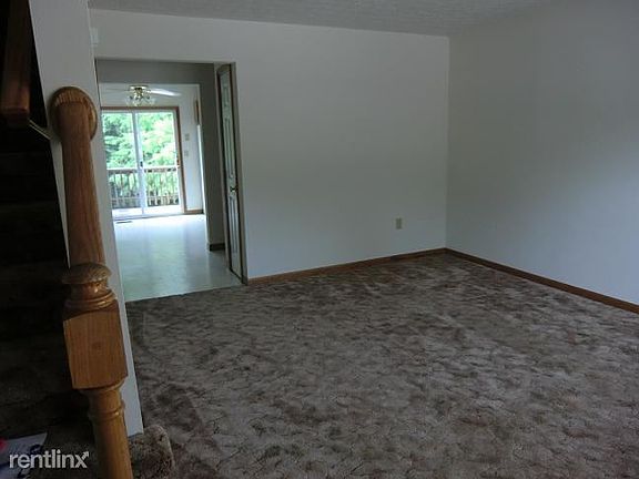 132 Living Room 08-11