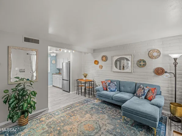 381 S Paseo Lobo Unit D, Green Valley, AZ 85614