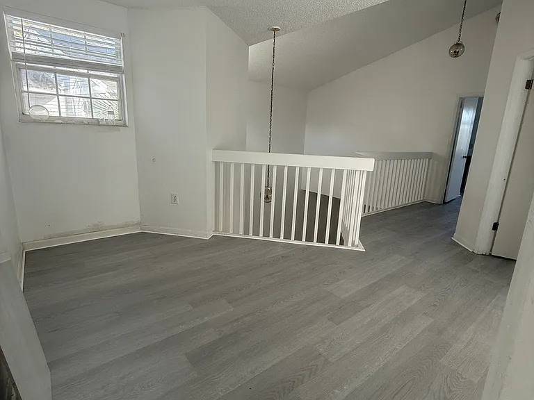 127 SW 159th Way — Photo 34