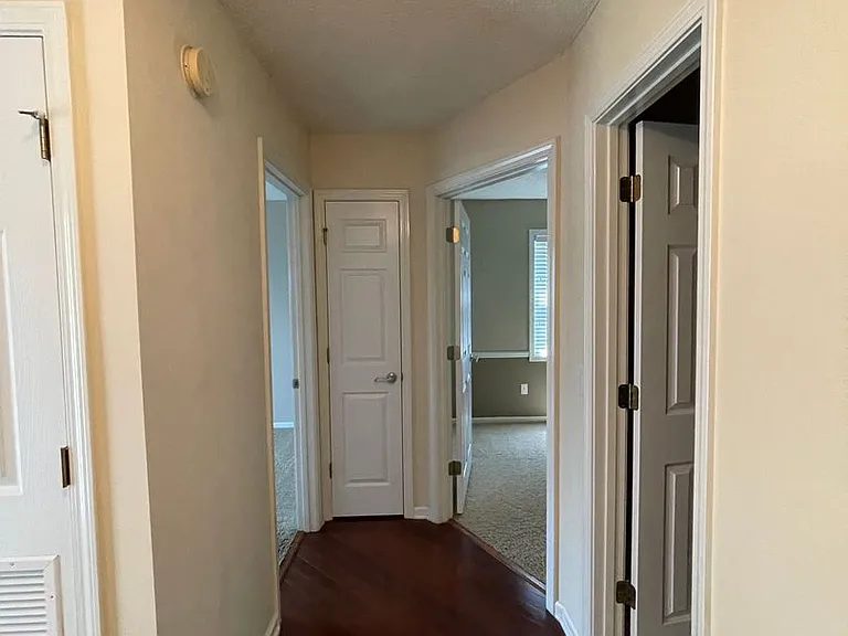 260 Windsor Garden Dr — Photo 10