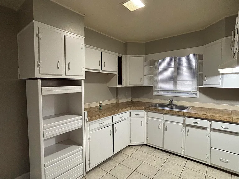 4243 Vann Ave — Photo 7