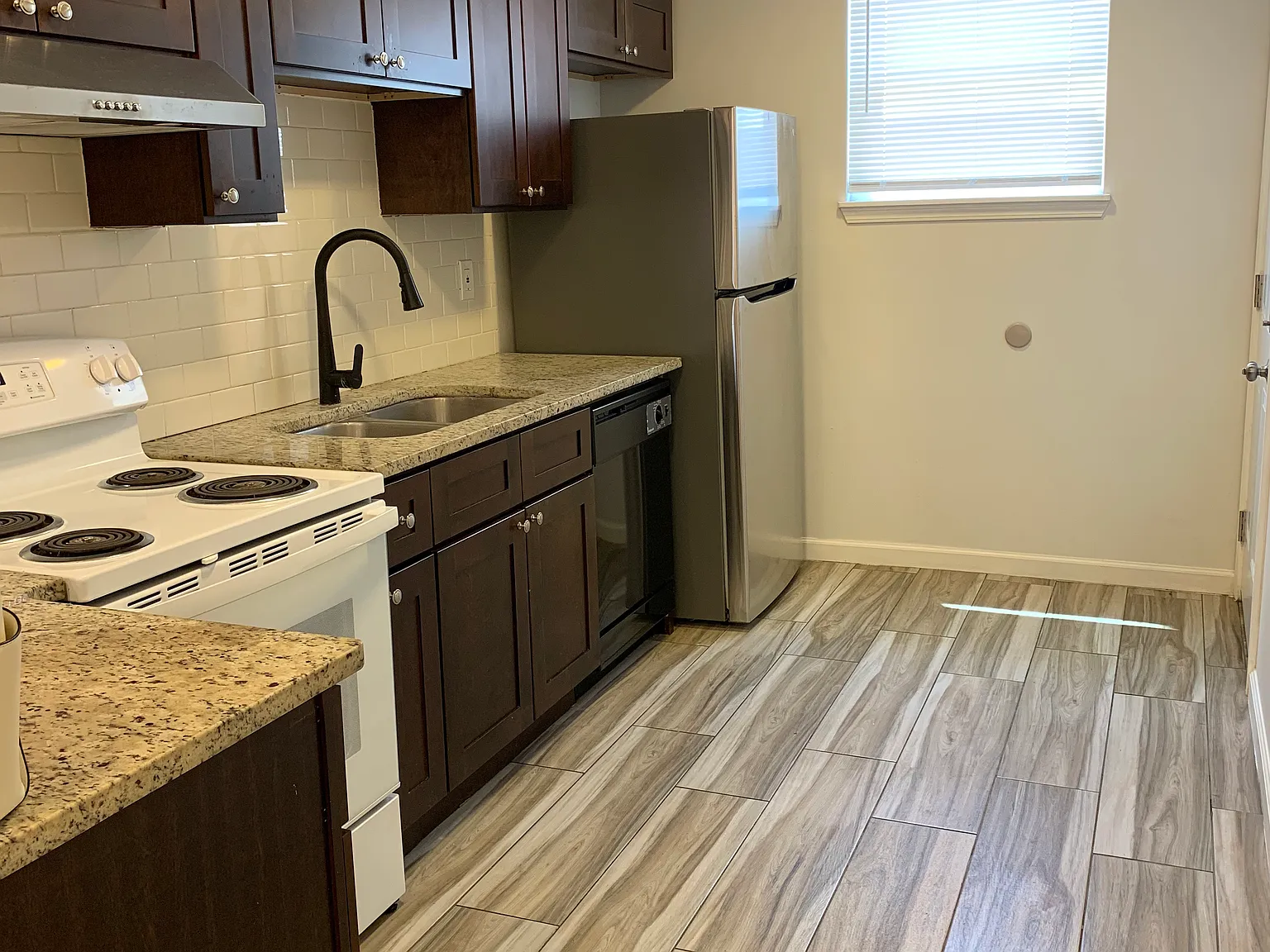 2 bed, $1,200 — Photo 3