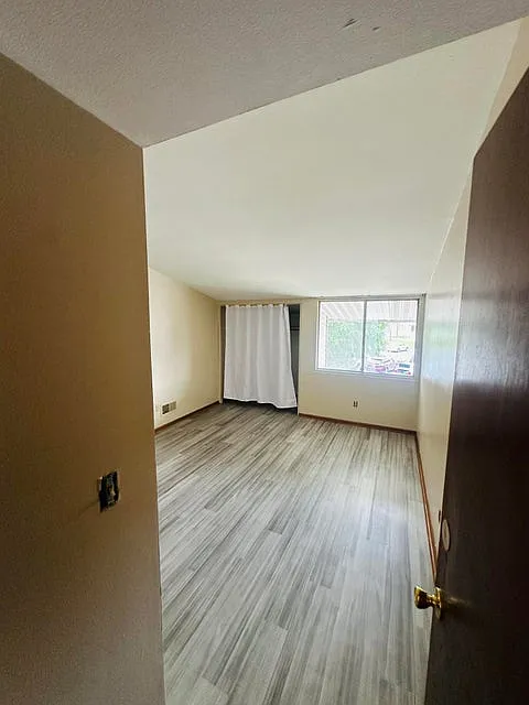 3 bed, 1.5 bath, 1050 sqft, $1,500 — Photo 4