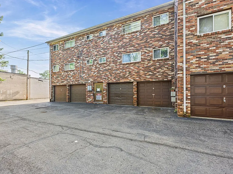 721 Cedarwood — Photo 23