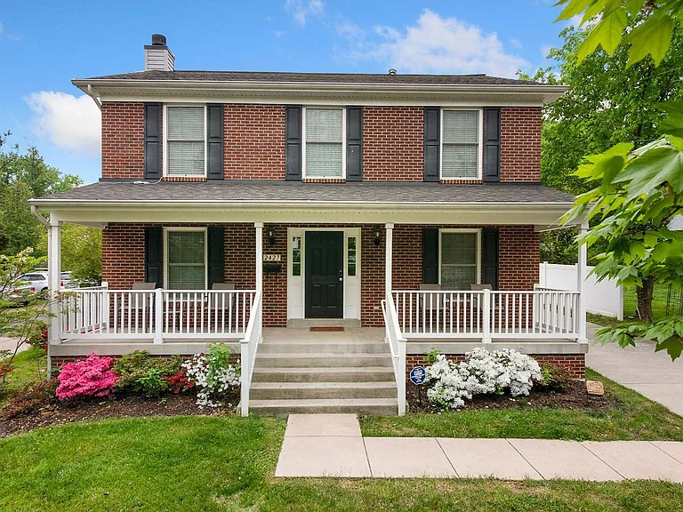 2427 Fort Dr — Photo 1