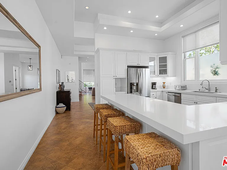 715 N Kilkea Dr #1/2 — Photo 9