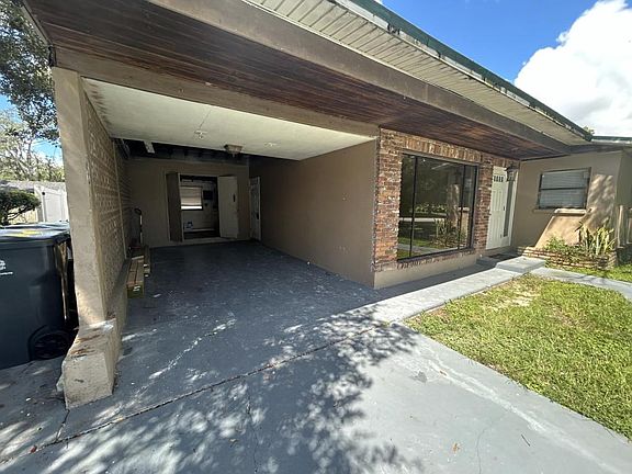 4th image of 8020 Pine Hill Dr