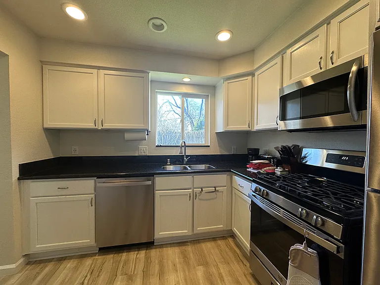 524 B St — Photo 6