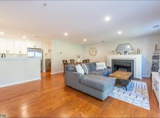 44 Ridgedale Ave APT 44, Morristown, NJ 07960