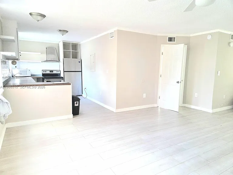 1700 NE 191st St #100 — Photo 4