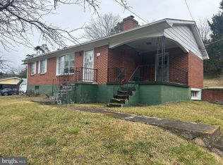 266 N Laurel Ave, Berkeley Springs, WV 25411