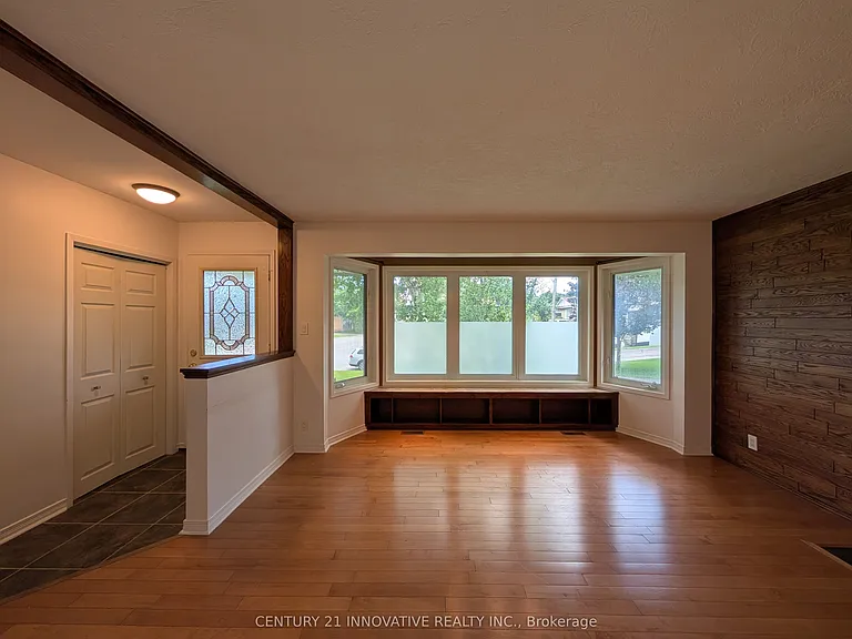 12 Kingsway Ct — Photo 5