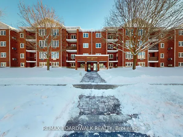 21 Liston Ave #403, Brockville, ON K6V 7B3
