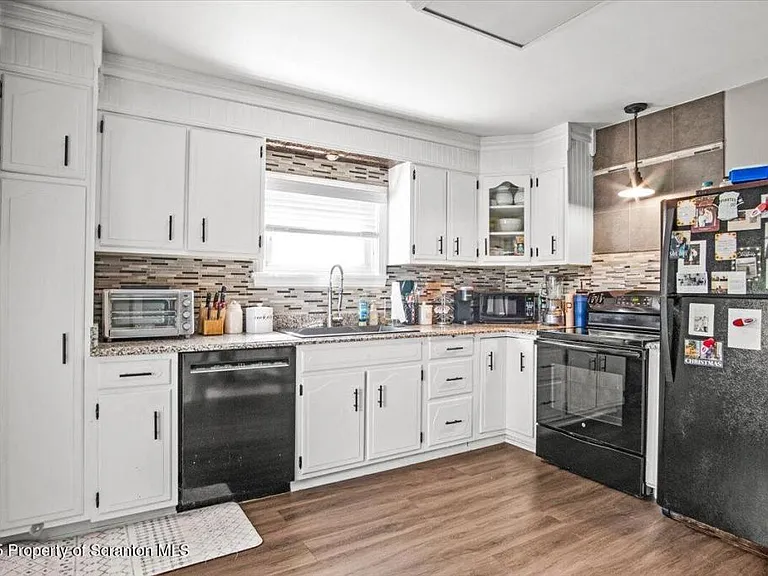 131 Arnold Ave — Photo 5