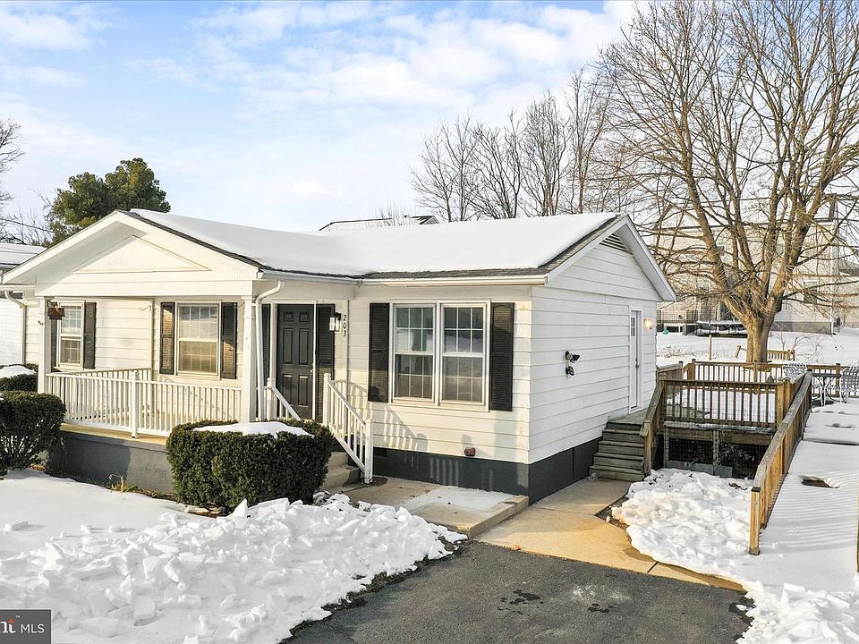 1st image of 203 Apple Tree Dr